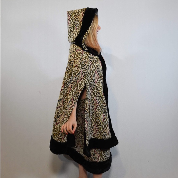 Vintage Cloak and Skirt Set - Picture 3 of 8